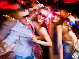 Власти Москвы изменили правила работы ночных клубов и баров