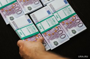 Российским чиновникам запретят хранить деньги за границей