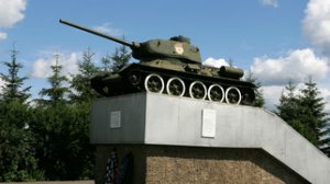 «Первый автомобиль какой? — Танк. Т-34 -- Подарите ему страховку!»  Ветеран-автолюбитель сорвал аплодисменты в страховой компании