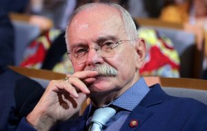 Путин присвоил звание Героя Труда Никите Михалкову. 21 октября режиссеру исполнилось 75 лет