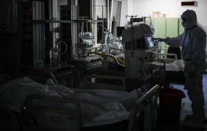 [20.10/COVID-19] В России проведено >55,1 млн. тестов (+496 тыс. в сутки), выявлено 1 447 335 заболевших (+15 700 (1,097%)), выздоровело 1 096 560 человек (+10 952), 24 952 скончалось (+317)