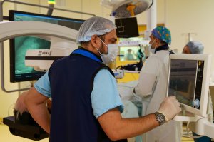 На Урале впервые провели операцию по вживлению системы для блокировки боли
