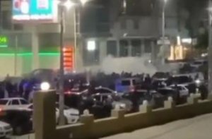 Дагестан ночью вышел на улицы праздновать победу Хабиба Нурмагомедова