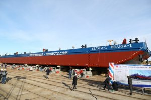 В поселке Красные Баррикады спустили на воду грузовой несамоходный понтон "Белуга-1"
