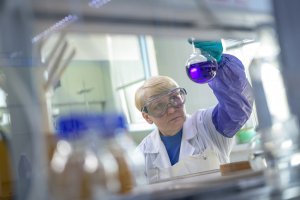 Первый отечественный диспергент для арктических морей разработан при поддержке «Газпром нефти» (видео)