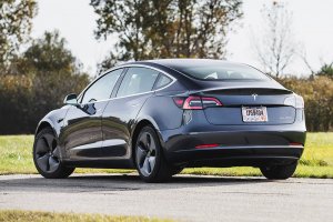 Хозяйка Tesla издевалась над угонщиками, пока ждала приезда полиции