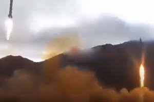 НОВОСТИ Армения одновременно нанесла два удара баллистическими ракетами Р-17 по Азербайджану.