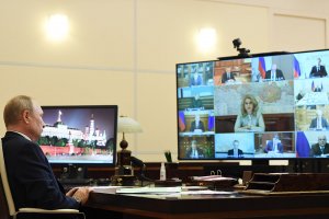 Владимир Путин потребовал продолжить программы лечения детей с редкими заболеваниями. Помощь из спецфонда получат около 25 тысяч детей с редкими заболеваниями