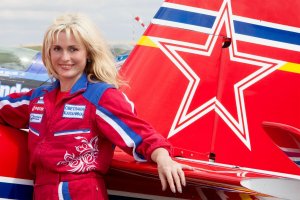 "Это просто невероятно". Трюк российской летчицы поразил иностранцев