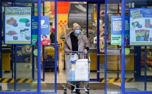 Россияне в панике начали закупать товары из-за ситуации с коронавирусом