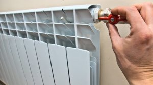 Крымчане сливают воду из батарей отопления для бытовых нужд