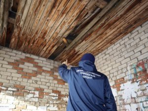 После сигнала ОНФ в Коми на Октябрьском проспекте в Сыктывкаре отремонтирован аварийный остановочный павильон