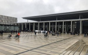 [А как у них? Строительство длиной 14 лет]В Берлине официально открылся новый международный аэропорт.