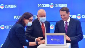 Нарышкин попробовал себя в роли выпускающего редактора РИА Новости