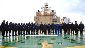 Путин на церемонии поднятия флага на ледоколе «Виктор Черномырдин»