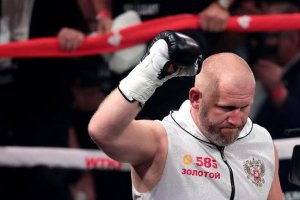 Харитонов победил нокаутом британца Томпсона (Шикарный нокаут от Харитонова! Десантник вырубил британского бойца эффектным апперкотом)