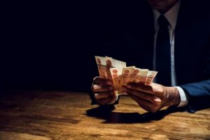 7 руководящих чиновников Севастополя скрывали 22 банковских счёта