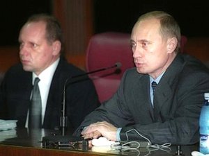 Семейные ценности. Замглавы АП Алексей Громов оформил на 84–летнюю родственницу квартиры за полмиллиарда