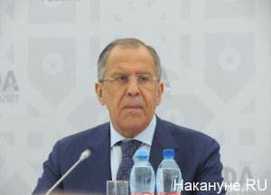 В МИД объяснили отсутствие флага России на встрече Лаврова с первыми лицами Армении