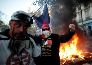 Акция протеста в Париже переросла в беспорядки   (Во Франции проходят протесты против принятия закона «О глобальной безопасности»)