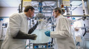 Искусственный интеллект AlphaFold от DeepMind решил проблему, с которой ученые не могли справиться полвека: на десятилетия раньше, чем было предсказано. Есть шансы совершить прорыв в лечении людей