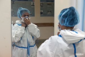 Степень защиты — неизвестна. Во что одевают медиков для красной зоны