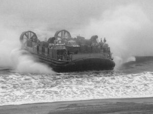 Стало известно размещение авианосных и амфибийных групп США в мировых водах