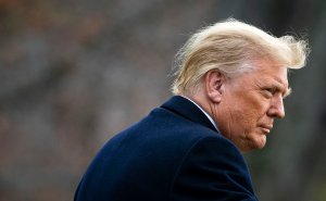 Трамп решил не делать прививку от COVID-19 одним из первых в США