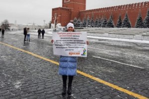 Дольщица «Норманна» из Ленобласти дошла до Кремля. Попытка обратить внимание на проблему обернулась задержанием