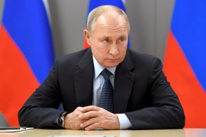 Путин - западным СМИ: Вы же умные люди, почему вы считаете, что мы - придурки?  («Вы сначала у себя разберитесь»: Путин поставил на место журналиста BBC с вопросом о Скрипале)