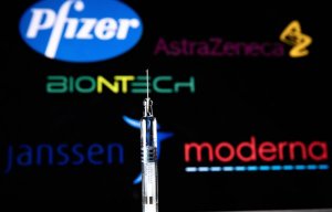 CNBC: Pfizer и Moderna не будут нести ответственность за побочные эффекты вакцины
