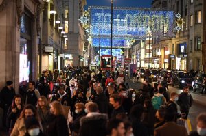 Министр здравоохранения Великобритании заявил о выходе новой мутации Covid из-под контроля (Bloomberg, Google-перевод)