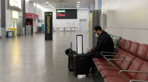 Врач назвал коронавирус самым большим ударом по психике со времен войны