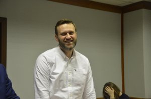 Совершил ли  Навальный государственную измену – мнение экспертов ( "Адвокат, д.ю.н. Александр Арутюнов считает.......")