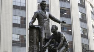 В Бостоне демонтировали памятник Аврааму Линкольну