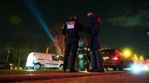 Жандармы пострадали при разгоне вечеринки с 2 тыс. участников во Франции
