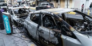 Во Франции в новогоднюю ночь сожгли более 860 машин