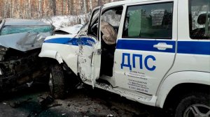 На Урале инспекторы ДПС спасли автобус с детьми от ДТП с иномаркой