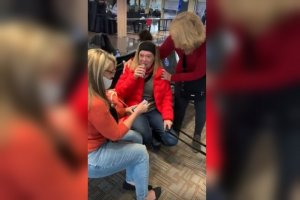 В США пассажиров выгнали из самолёта за поддержку Трампа  (По данным местных СМИ, инцидент произошёл 8 января)