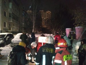 В Екатеринбурге произошел сильный пожар в девятиэтажном доме. Погибли восемь человек, в том числе ребенок