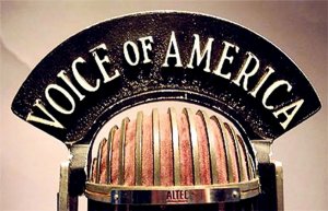 Радиостанция "Голос Америки" наказала свою корреспондентку за попытку задать вопрос Помпео