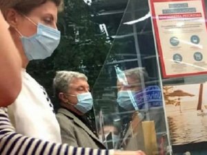 После отпуска на Галапагосах Порошенко обматерили в самолете