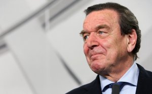 Шредер объяснил присоединение Крыма расширением НАТО