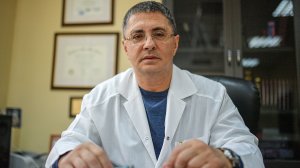 Мясников назвал фатальную ошибку при лечении COVID-19 дома