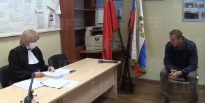 ФСИН требует ареста Навального до рассмотрения вопроса о замене наказания  (Выездной суд начал рассмотрение вопроса об аресте Навального)