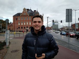 «Увидел только ручки у полыньи»: в Калининграде работник «Почты России» спас ребенка, провалившегося под лед  (Игорь Маслен вовремя оказался рядом и вытащил школьника из ледяной воды)