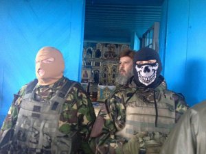 ПЦУ и украинские националисты вместе громят православные приходы на Украине