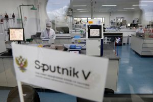 [Это единственная надежда спасти лето] Грецию призвали немедленно получить вакцину «Спутник V»