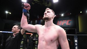 Российский боец Александр Волков нокаутировал Алистара Оверима на UFC Fight Night 184