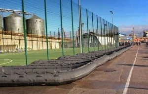 «Шах и мат, вата»: ВМС Украины получили резиновые лодки из США